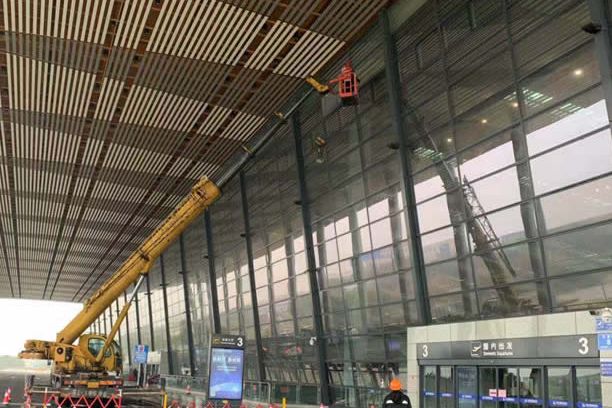 清新玻璃幕墙维护和保养